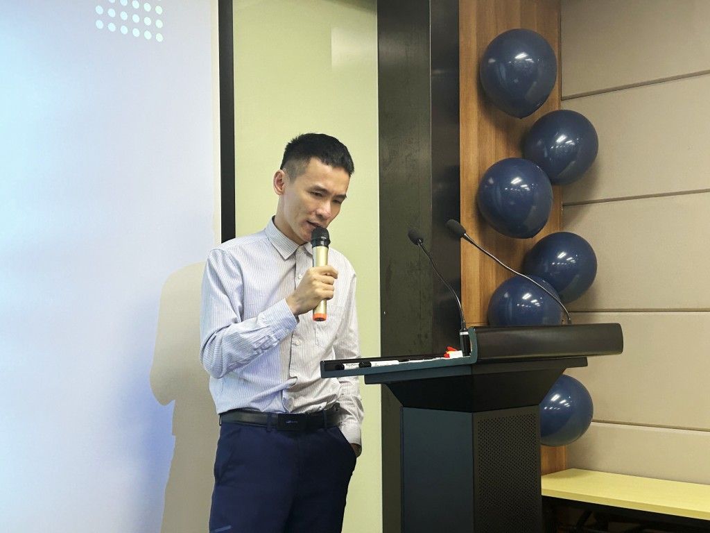 3 李老师发言.jpg 3 李老师发言.jpg